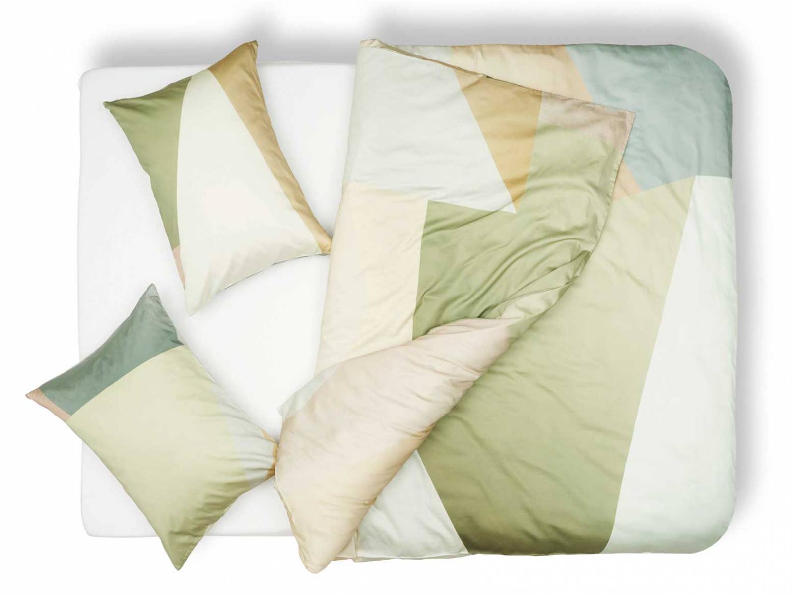 Für die aktuelle Künstlerkollektion entwarf die französische Textildesignerin Céline Cornu die Bettwäsche «Cubus», die aus qualitativ hochwertigem Material in Italien von Hand gefertigt wird. Zig Zag Zurich.