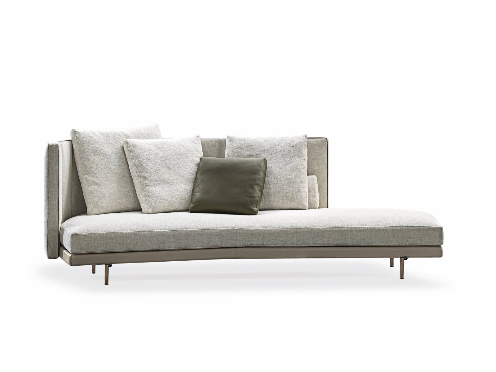 Die Entwürfe des japanischen Designstudios Nendo überzeugen durch ein reduziertes Design mit konstruktiven Details, die mit der japanischen Tradition verbunden sind. Wie beim Sofaprogramm «Torii», zu dem nebst Sofa, Einzel- und Loungesessel auch die Récamiere gehört. Verbindendes Element ist eine abgerundete Rückenlehne, die in die Armlehne fliesst. Minotti.