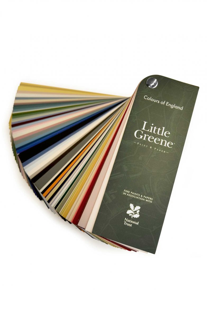 Der fugenlos gegossene Kunstharzbodenbelag «Comforto» erzeugt ein offenes Raumgefühl, ist trittschalldämmend und fühlt sich auch barfuss angenehm warm an. Er lässt sich nahezu auf jedem Untergrund anwenden, sogar in Nasszellen. Zu haben ist er in jeder erdenklichen Farbe, glatt oder rutschfest, mit Glanz- oder Mattfinish. TEXOLIT.CH