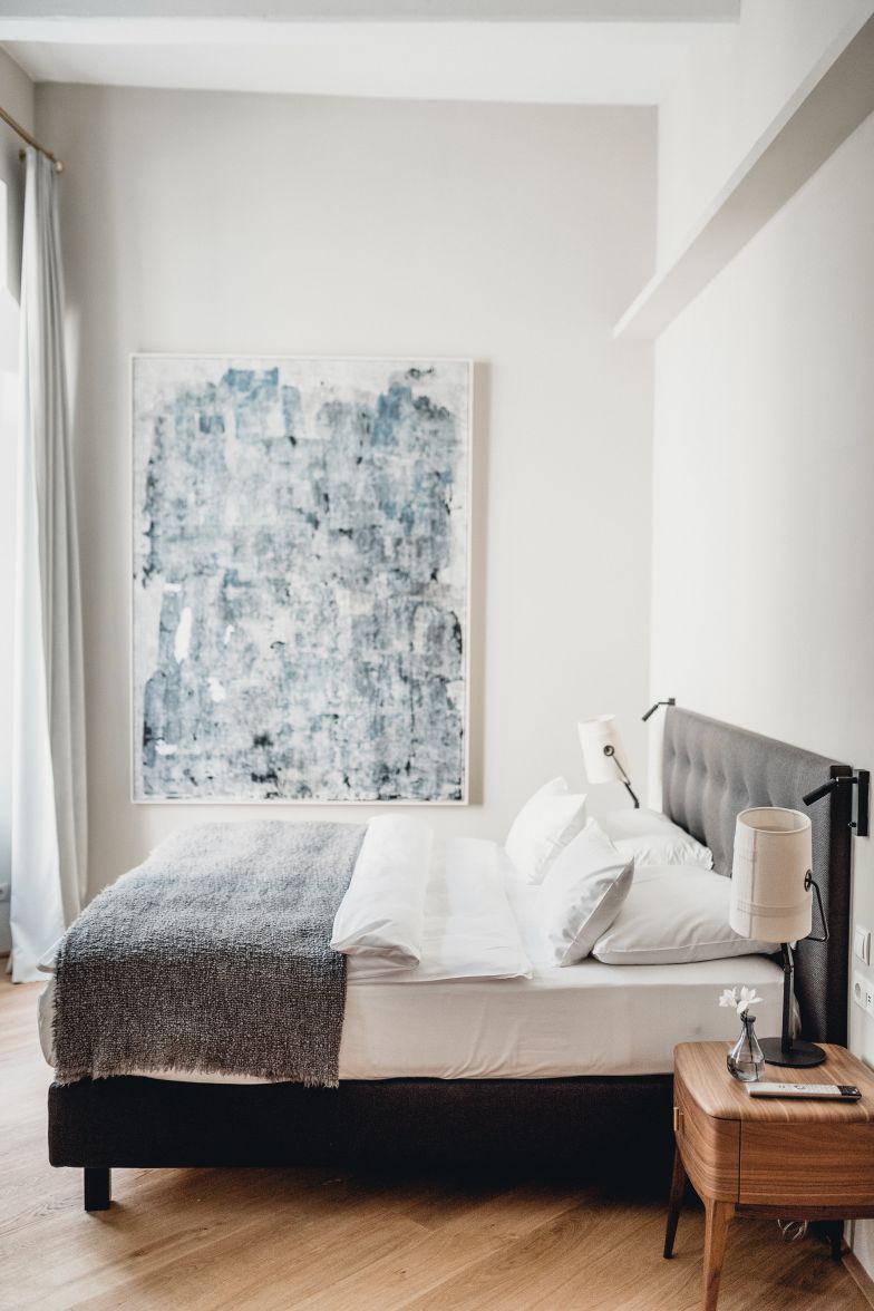 Alle Zimmer sind unterschiedlich eingerichtet. Bei der Wahl der Betten hält Familie Wiesenthal jedoch der französischen Marke Treca die Treue.