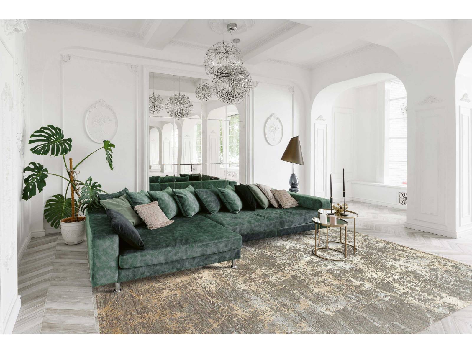 Durch die Verschmelzung natürlicher Materialien, klassischer Farben und dem unverwechselbaren Kunsthandwerk, ist «Sang» sowohl von Reinheit als auch Qualität inspiriert. Jeder Teppich dieser Kollektion ist von Hand gewebt und besteht aus einer edlen Kombination feinster Wolle und Naturseide. Teppiche wie «Sang» bringen nicht nur Wärme und Komfort ins Zuhause, sondern bereichern es dank ihres ästhetischen Vintage-Looks vor allem auch optisch. Negra.