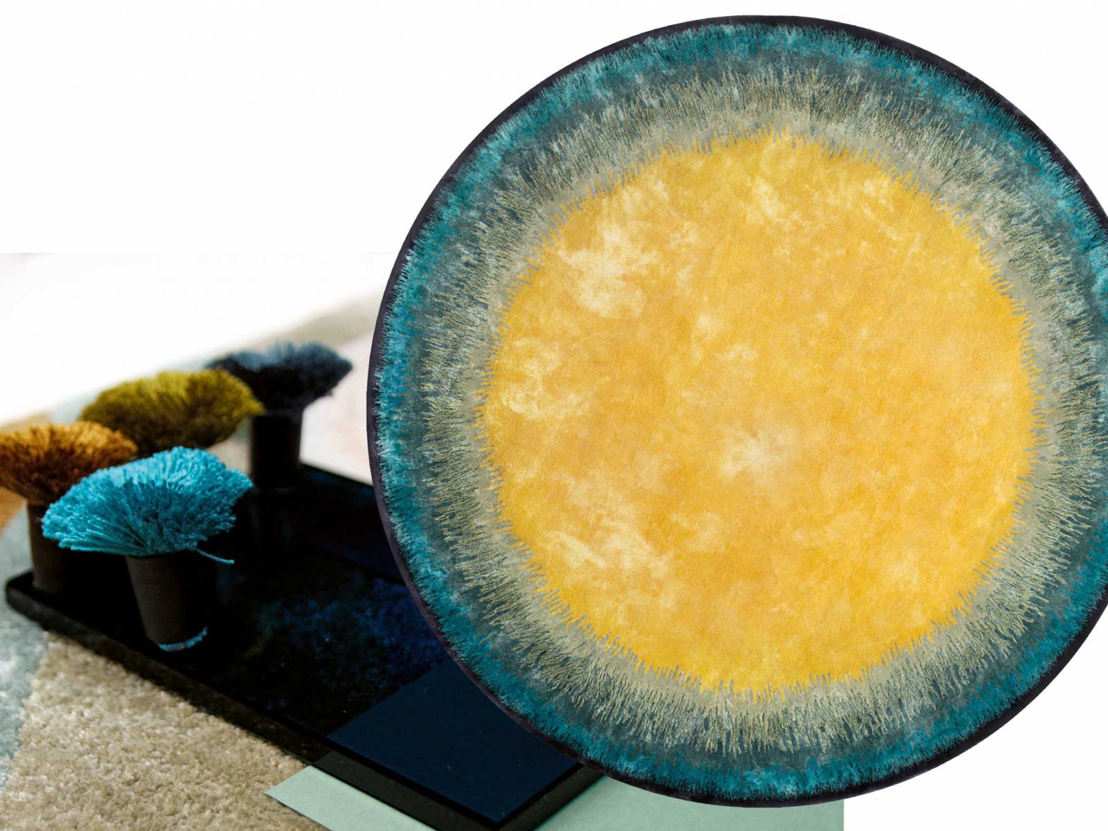 Eigentlich ist ein Teppich wie «Sunrise» zu schade, um ihn mit Füssen zu treten. Doch letztlich ist er genau dafür gemacht: Und das inspirierende Moodboard der Designerin Dagmar Marsetz diente im Vorfeld der Selektion bester Ideen und Materialien, um den handgefertigten Massteppich «Sunrise» haptisch und optisch zur Perfektion zu treiben. Bretz.