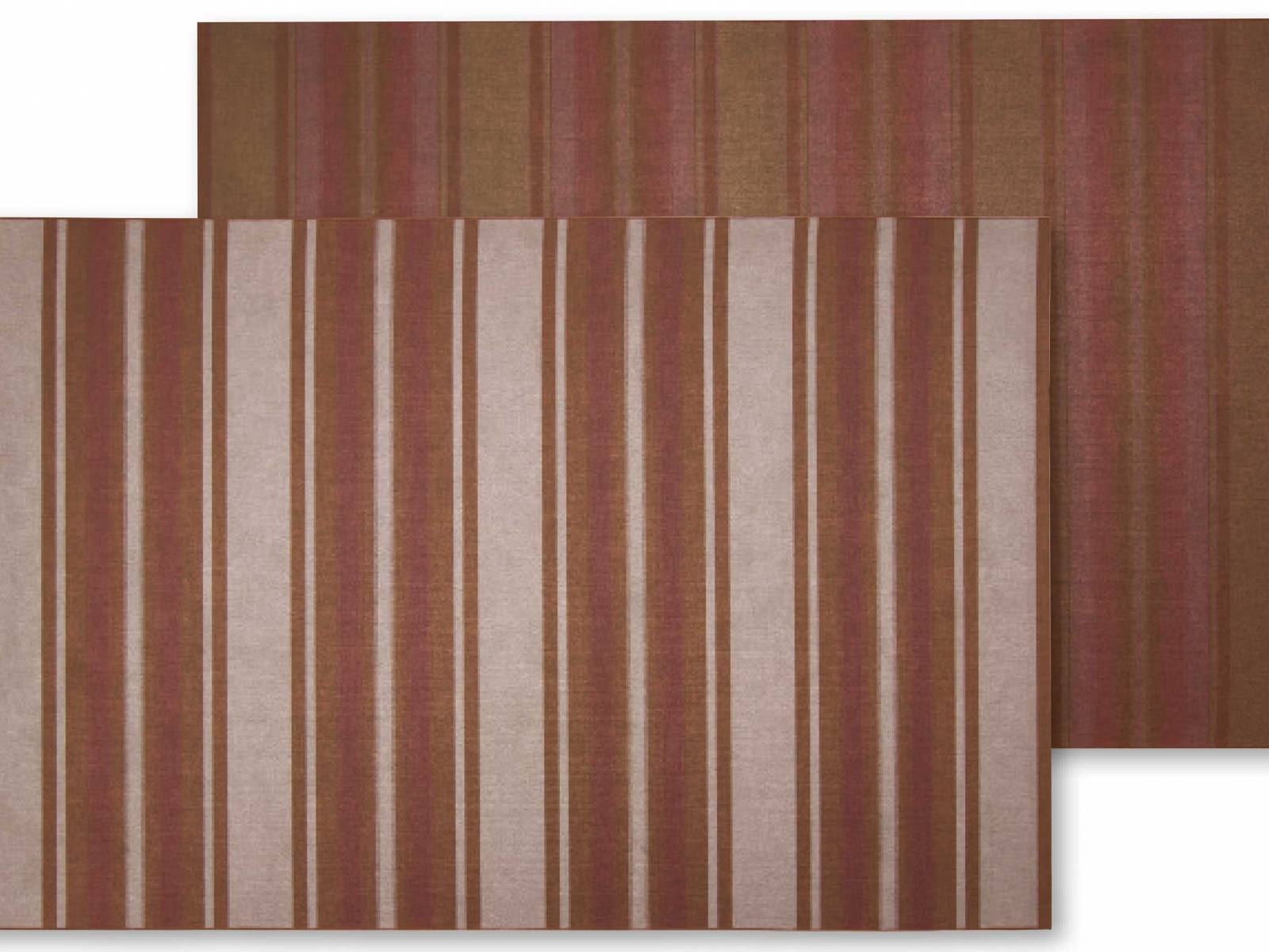 Bei ihrer Arbeit als Designerin und Stylistin lässt sich Maghalie Dooms von ihrer Faszination für Materialien, handwerkliche Techniken und ihrer Liebe zur ästhetischen Bildsprache leiten. Ihr neuster Entwurf ist der beidseitig gewebte Jaquard-Teppich «Abricot» mit Streifenmuster, erhältlich in Beige oder Terracotta. Ligne Roset.