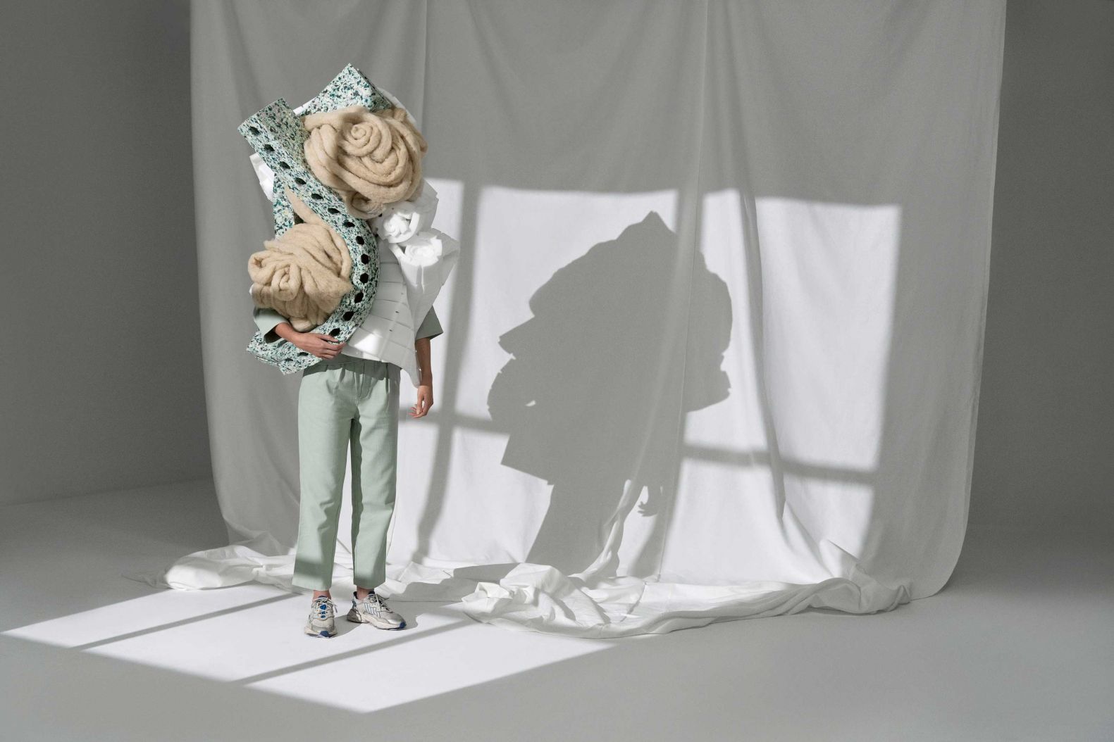 Haben Sie sich schon einmal Gedanken darüber gemacht, was mit Ihrer alten Matratze passiert, wenn Sie sich für eine neue entscheiden? Das Schweizer Unternehmen aus Bilten hat und stellt in Folge mit «Circle Sleep» ein Modell vor, dessen Kern am Ende seines Lebenszyklus‘ zu 92 Prozent in einen nachhaltigen Industriekreislauf zurückgebracht wird. Riposa.