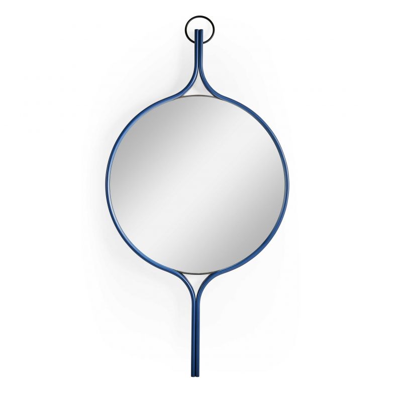 Ein Wandspiegel hängt mittlerweile in fast jeder Wohnung. Er lässt kleine Räume grösser wirken, sorgt für mehr Licht – und wird immer mehr zum Designobjekt. Dieses Modell des englischen Herstellers gibt es gleich in mehreren Farben, darunter auch in hellem Wasserblau. WILLIAMYEOWARD.COM