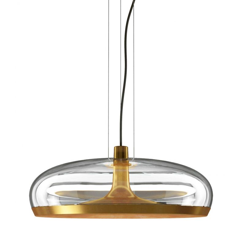 Es ist glasklar, mit welchem Material Milena Kling am liebsten arbeitet. Durch Materialeinschlüsse bringt die Designerin hauchdünne Farbschichten in der Glasmasse hervor und zaubert so wundervolle Objekte wie die mundgeblasenen Vasen der Serie «Raw». MILENAKLING.COM