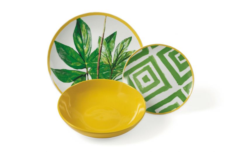 Das 18-teilige Essgeschirr «Oriental Botanique» aus Porzellan und Steinzeug bringt mit seinen unterschiedlichen Motiven in freundlichen Gelb-Grün-Tönen nicht nur Abwechslung auf den Tisch, es sorgt auch garantiert für gute Laune. Villa d’Este Home Tivoli.