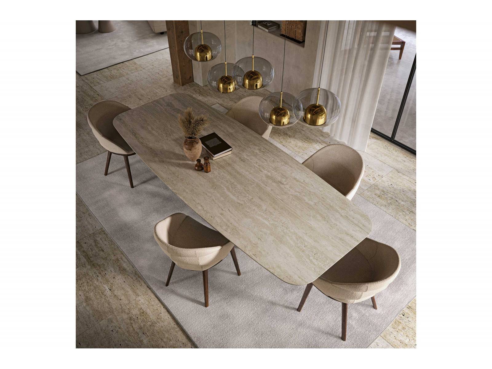 «Colosseo» heisst die neue Keramikoberfläche des italienischen Herstellers skulpturaler Tische. Inspiriert wurde sie vom Travertin-Marmor, der typisch für Mittelitalien ist und schon von den alten Römern verwendet wurde. CATTELAN.