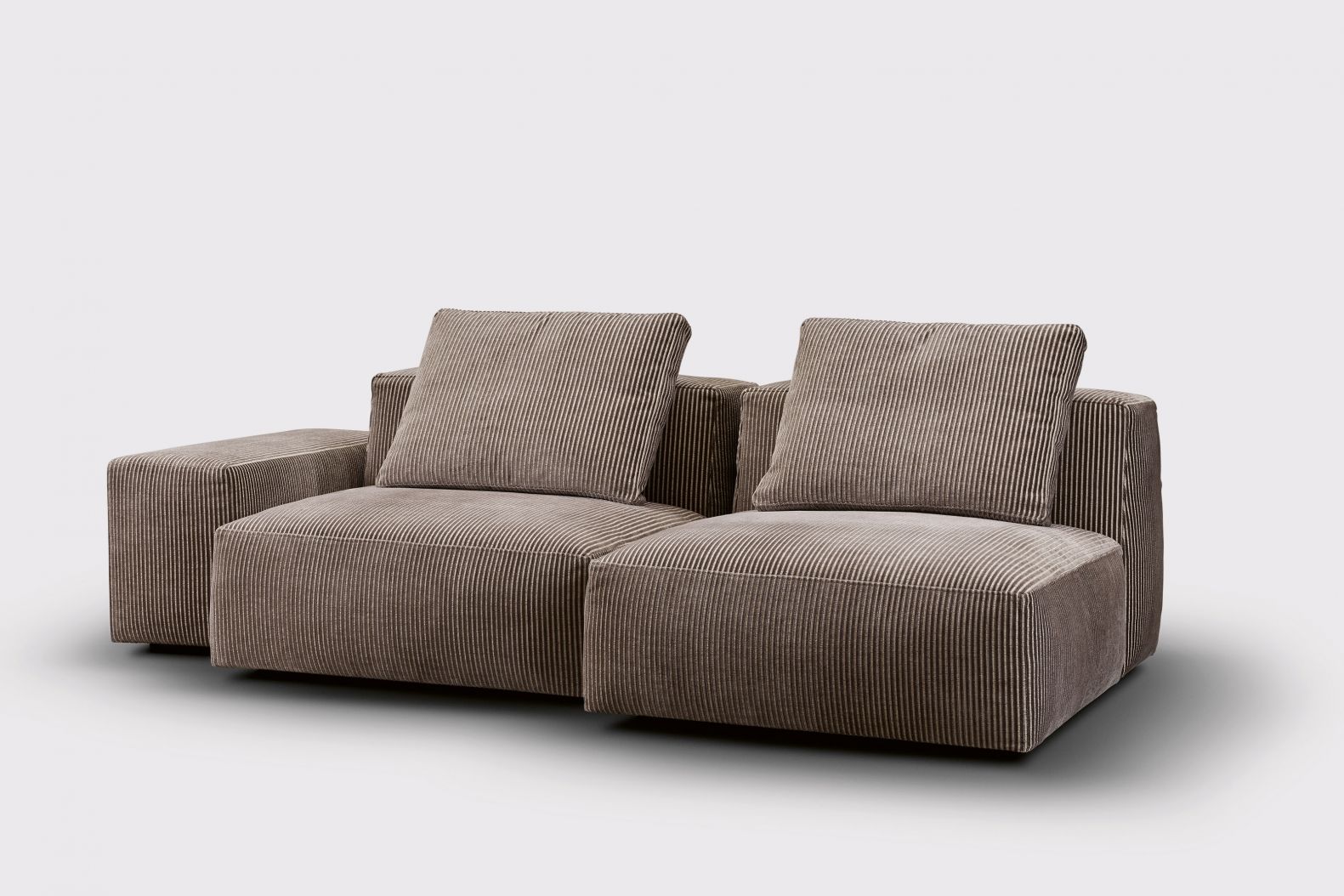 Wie ein Chamäleon passt sich «Bure» der Umgebung und den Bedürfnissen seiner BesitzerInnen an. Die Module lassen sich wie Bausteine zu einer flexiblen Sofa-Landschaft kombinieren, wobei zahlreiche Bezüge zur Auswahl stehen. Design: Nils Juul Eilersen.