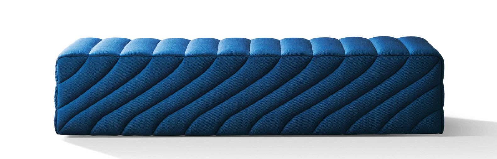 Spielt man in der Musik etwas im «Adagio», dann in ruhevollem, sehr langsamem Tempo. Diese Gelassenheit war für Kristoffer Fagerström und Malin Engvall von Note Designstudio der Ausgangspunkt für die gleichnamige Kollektion, deren präzise Designdetails ebenfalls eine gewisse Ruhe und Bedachtheit in der Herstellung erfordern. WITTMANN.AT