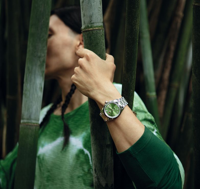 Ein wahrer Evergreen: Inspiriert vom Original aus dem Jahre 1957 begeistert die «Hyperchrome Classic Automatic» nun mit grünem Zifferblatt. Ganz der Schweizer Uhrenmarke entsprechend mit Hightech-Keramik und Saphirglas. Rado.