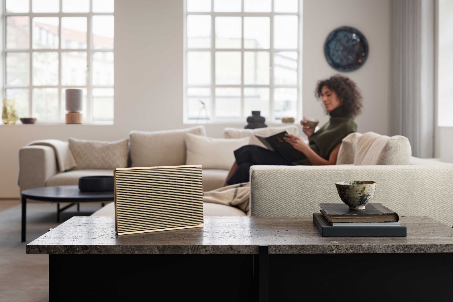 Für alle, die sich guten Sound ohne lästige Elektrokabel wünschen. Heimlautsprecher «Beosound Level», BANG-OLUFSEN.COM