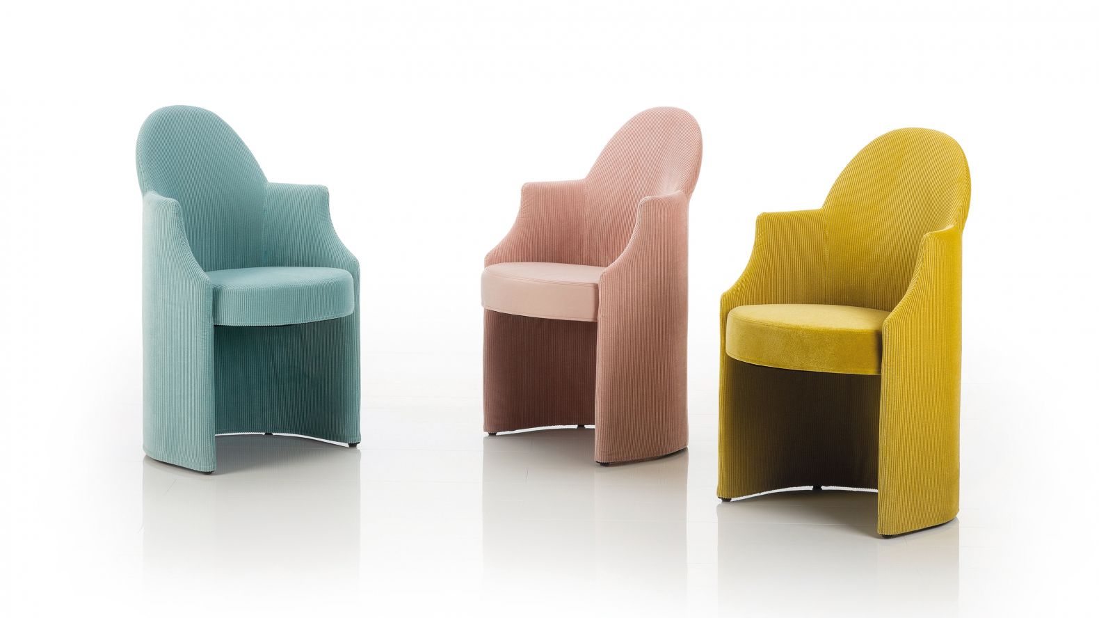 Alles andere als gewöhnlich sind die Sessel mit dem schönen Namen «Armand». Die Formen erinnern an Elemente des Jugend- und Empirestils, die kombiniert mit den pastellfarbenen Überzügen in einen modernen Kontext gestellt werden. Design: Kati Meyer-Brühl. Brühl.