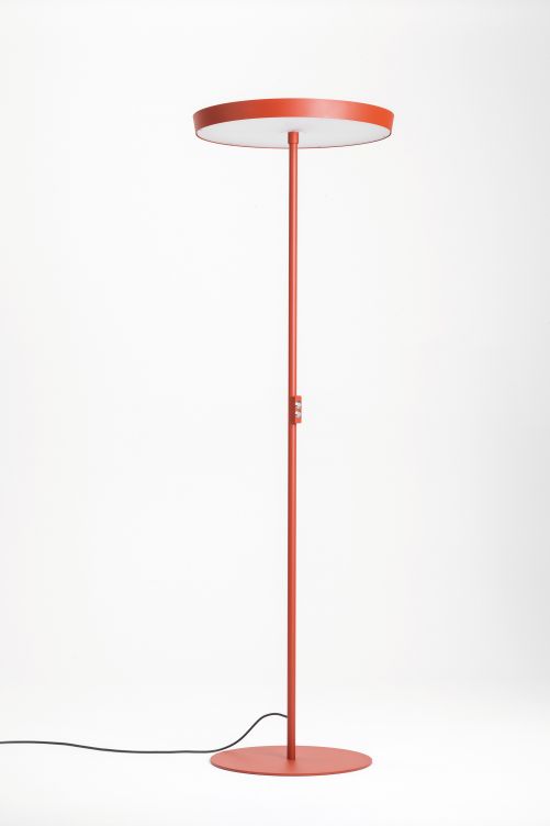 Die erste Leuchtenkollektion des Unternehmens entstand in Zusammenarbeit mit dem Schweizer Designer Jörg Boner. Ziel war es, Produkte zu entwickeln, welche die LED-Technologie mit allen ihren Facetten ins beste Licht rücken. Wie zum Beispiel das Modell «Circular» das es als Steh-, Pendel und Deckenleuchte gibt. Schätti Leuchten.