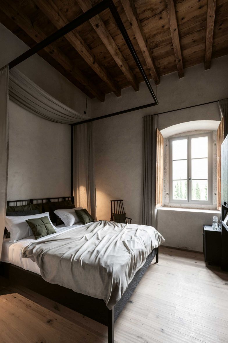 Wo früher die Nonnen in ihren Klosterzellen lebten, stehen heute 40 Zimmer und Suiten für die Gäste des Hotels Arx Vivendi bereit. Einige der Zimmer haben eine Raumhöhe von bis zu fünf Metern, viele mit Blick auf den Klostergarten und das hoteleigene Spa. Hier ein Zimmer aus der Kategorie «Cella» im ersten Obergeschoss.