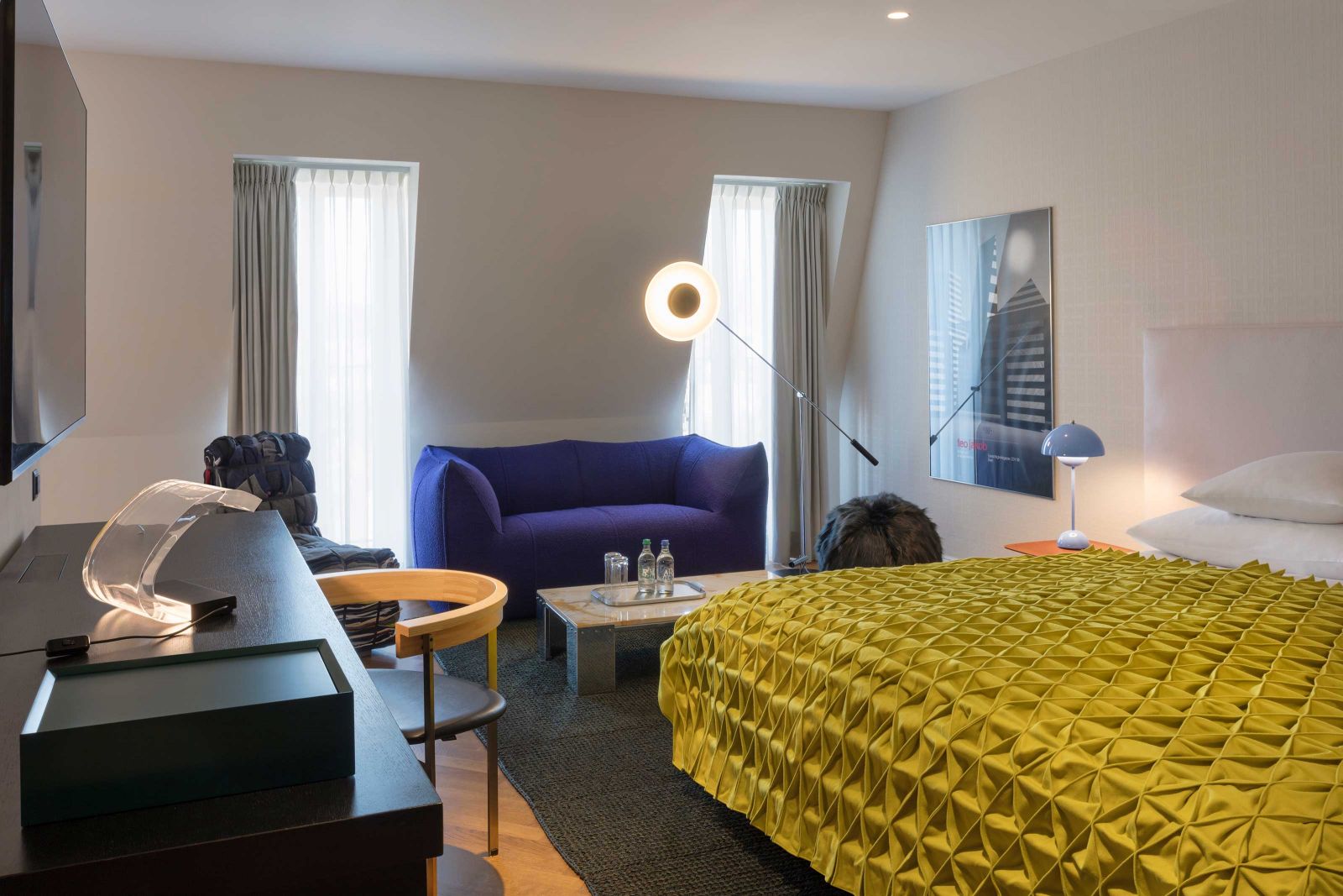 Die Kooperation zweier Schweizer Traditionsunternehmen, dem Hotel Schweizerhof Bern & Spa und Teo Jakob, zeigt im «Timeless Design Studio» im sechsten Stock des historischen Hotels bedeutende Designstücke aus den letzten sieben Jahrzehnten.