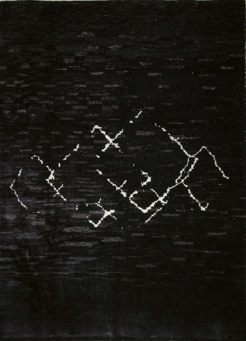 Die Teppich-Kollektion «Full Moon» wird in einem Familienbetrieb in Kappadokien aus recyceltem Hanf und Ziegenhaar geknüpft. Hanf gilt als sehr nachhaltiger Rohstoff und wurde bereits vor 12000 Jahren in China und Persien verarbeitet.