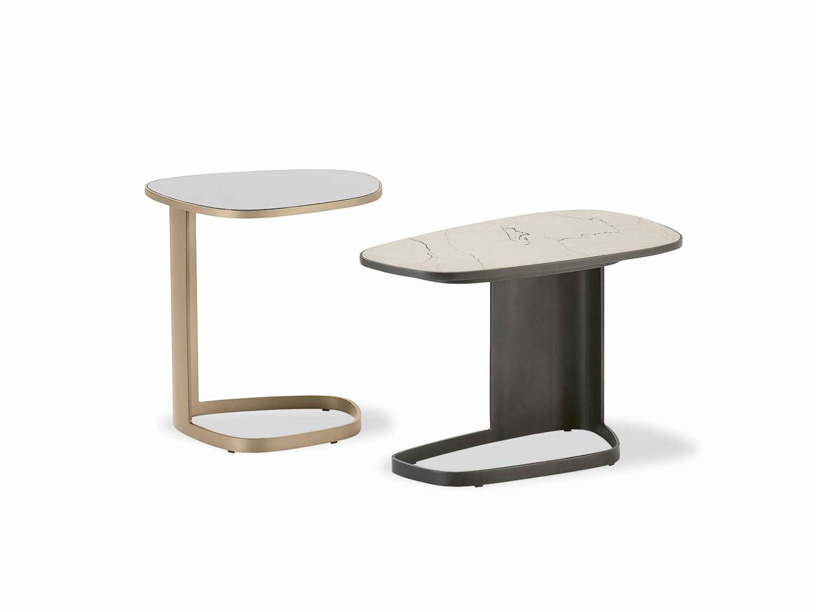 Der italienische Hersteller präsentierte seine neuste Kollektion bereits im letzten Herbst zur Feier des 50-jährigen Jubiläums. Vorgestellt wurde auch eine Reihe organisch geformter Beistelltische von Jean-Marie Massaud. Modell «Koishi» besitzt eine Basis aus Metall und trägt unterschiedliche Platten aus Holz oder Naturstein. POLIFORM.