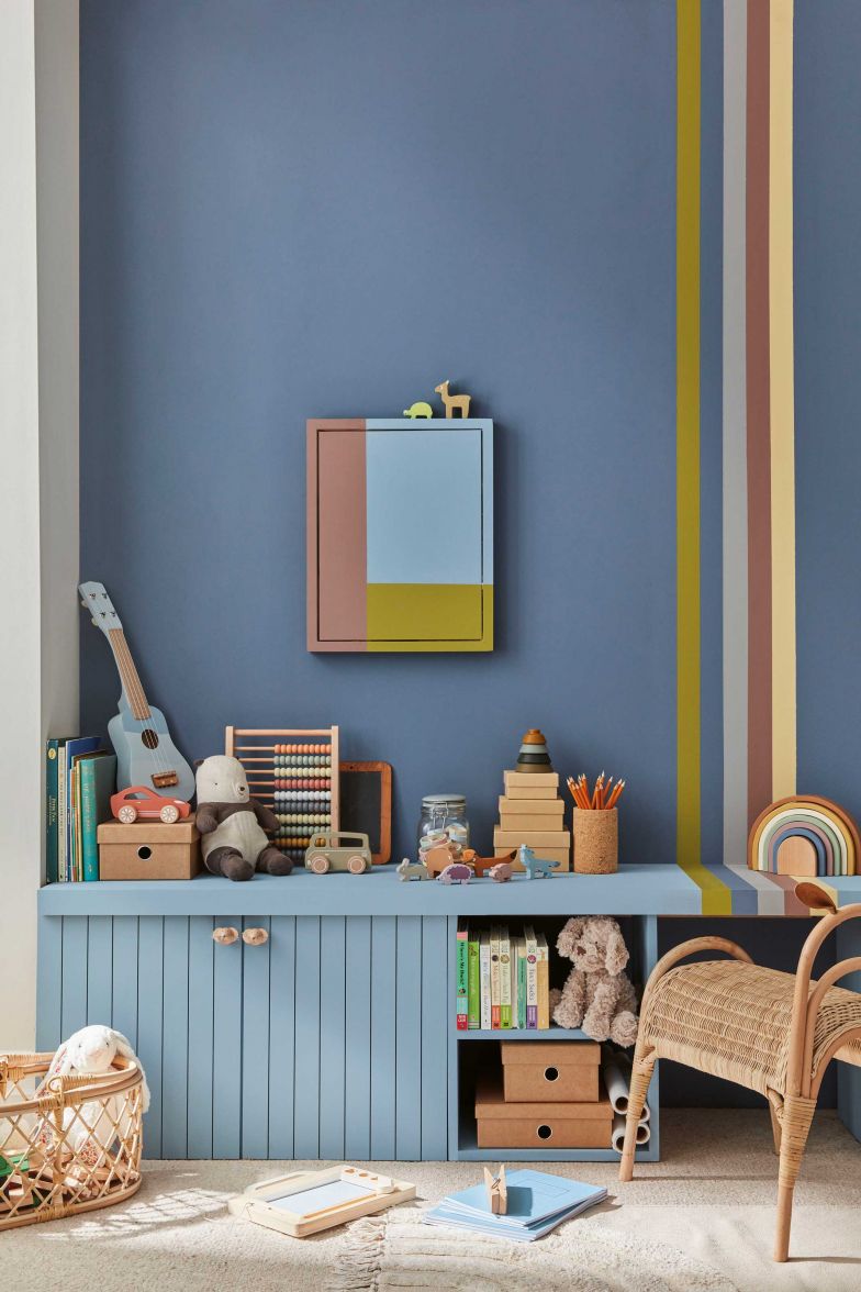 Schön bunt: Die Intelligent Finishes des englischen Herstellers sind zertifiziert frei von allen gefährlichen und giftigen Inhaltsstoffen und deshalb nicht nur für Wände, Holzverkleidungen und Böden geeignet und sicher, sie können sogar zum Streichen von Kinderzimmermöbeln und Holzspielzeug verwendet werden. LITTLEGREENE.DE