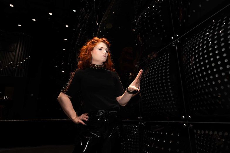 Das Fehlen von Schwarz als Raumkonzept.