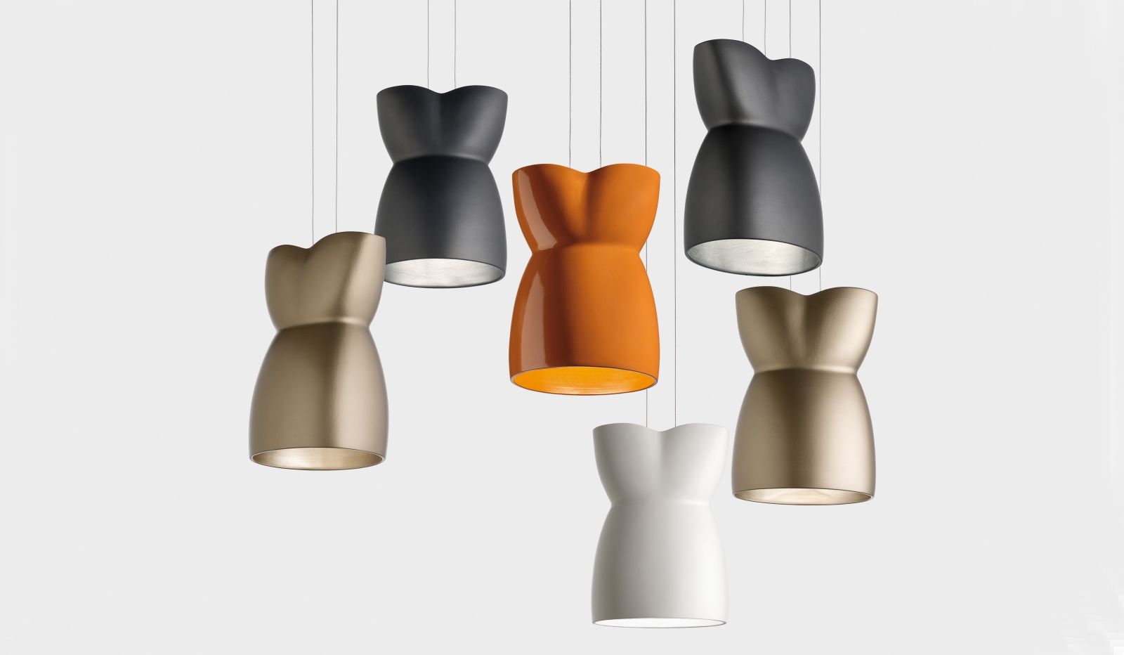 Die kurvigen Pin Up-Girls aus den 1950er-Jahren haben die Designerin Francesca Smiraglia zur Leuchte «Pin Up» inspiriert. Der Leuchtenschirm erinnert dabei in seiner Form an eine weibliche Silhouette. In fünf Farben erhältlich. Modoluce.