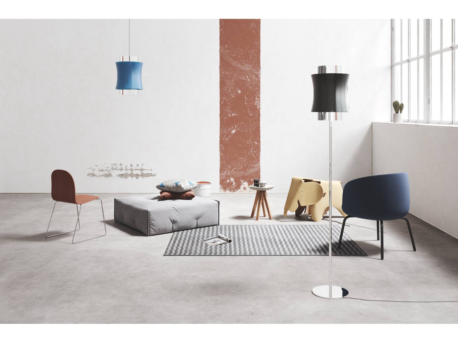 Die geschwungenen Linien der zwei Zylinder von «Fez» strahlen Eleganz aus. Die Leuchten des Designers Marco Alessi gibt es als Hänge-, Tisch- oder Bodenlechte und werden in verschiedenen Materialien und Oberflächen angeboten, die der Interpretation der Innenräume freien Raum lassen. Prandina.