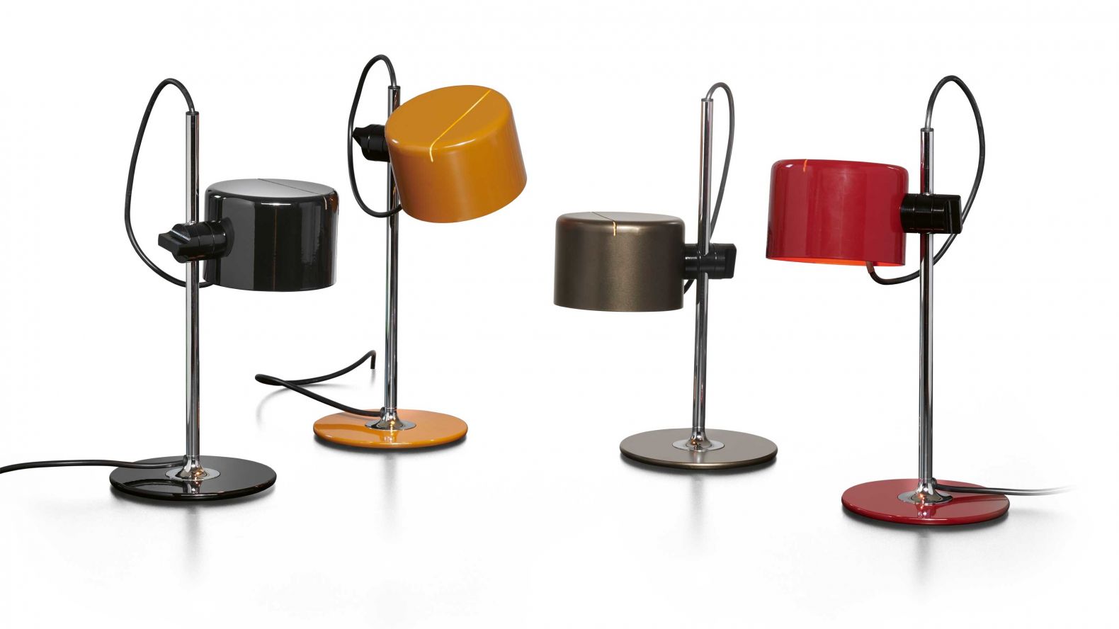 Die Tischleuchte «Mini Coupé» ist die kleine Schwester der bereits seit 1967 bekannten Stehleuchte «Coupé». Der Neuzugang ist trotz seiner Grösse von nur 34 cm ein Eyecatcher – nicht zuletzt auch, weil es sie in vier Farben in glänzendem Lack gibt. Oluce.