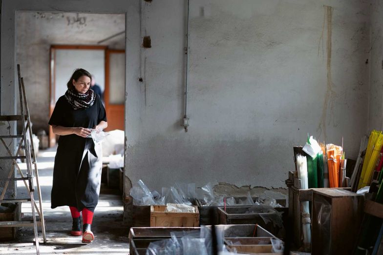 Bei jedem Besuch in der ausgedienten Glasperlenfabrik fühlt sich Cécile Feilchenfeldt aufs Neue inspiriert.