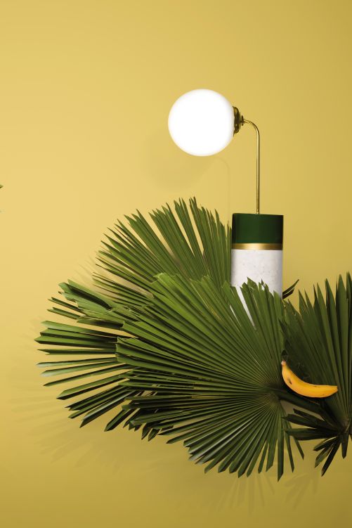 So schlicht der Leuchtkörper daherkommt, umso auffallender ist der Sockel: Die Leuchte «Avalon» ist zeitgemäss und erinnert gleichzeitig an das schlichte Art-Déco-Design der 1920er-Jahre. Nebst der gebogenen Version gibt es auch eine vertikale Variante. Houtique.