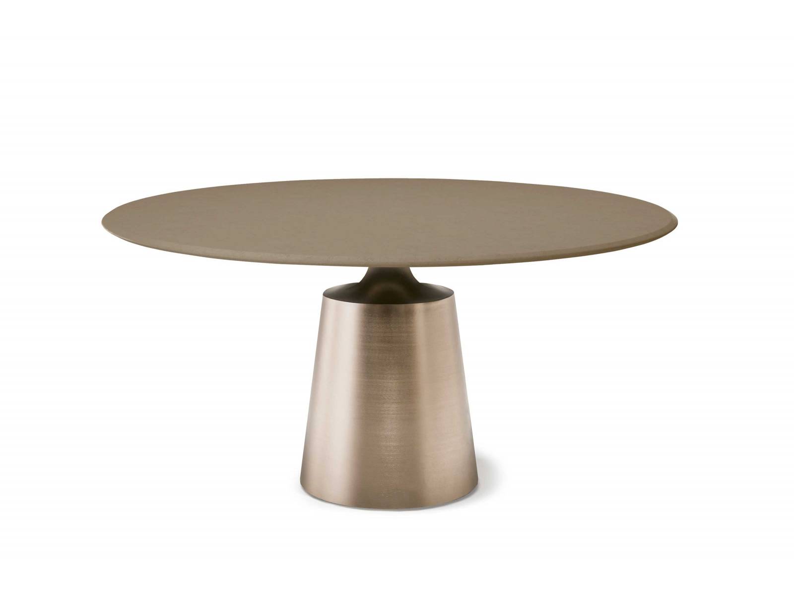 Dieses elegante Tischmodell heisst «Yoda Argile» und trägt eine gespachtelte Tonplatte auf einer Basis aus Titan. Das italienische Unternehmen führte das organische, nachhaltige Material in den erdigen Farbtönen bereits im letzten Jahr ein. Nun ist es für viele neu gestaltete Produkte verfügbar. Design: Paolo Cattelan. CATTELANITALIA.COM