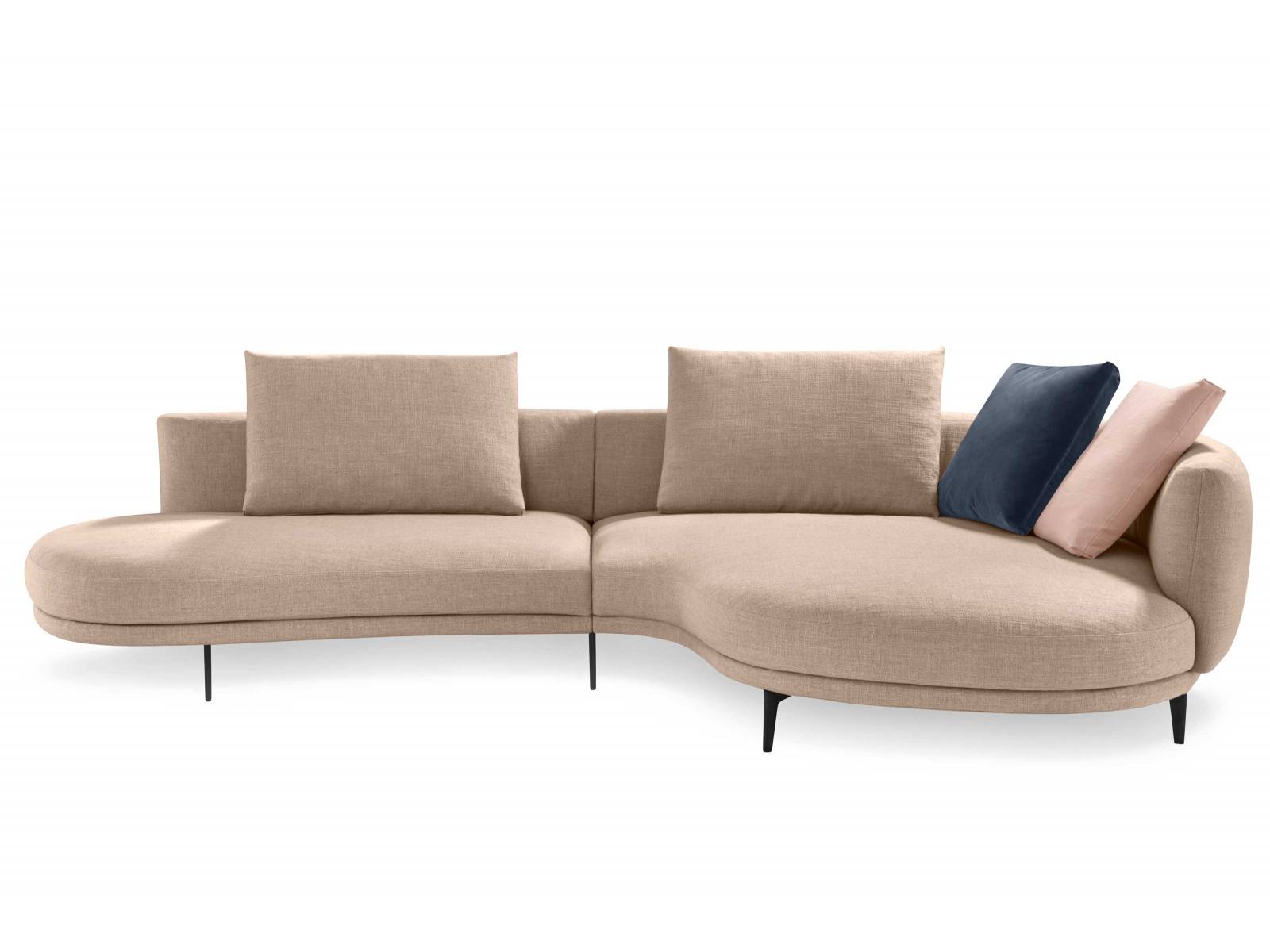 Im ephemeren Showroom von Walter Knoll im Brera Design District ergänzte eine farbenfrohe florale Installation aus Amarant und Asparagus nicht nur die Architektur, sondern bot den Möbeln eine Bühne mit Wow-Effekt. Zu den Neuheiten gehörte das Sofas «Maaru», das mit freien Formen und geschwungenen Linien begeistert. WALTERKNOLL.DE