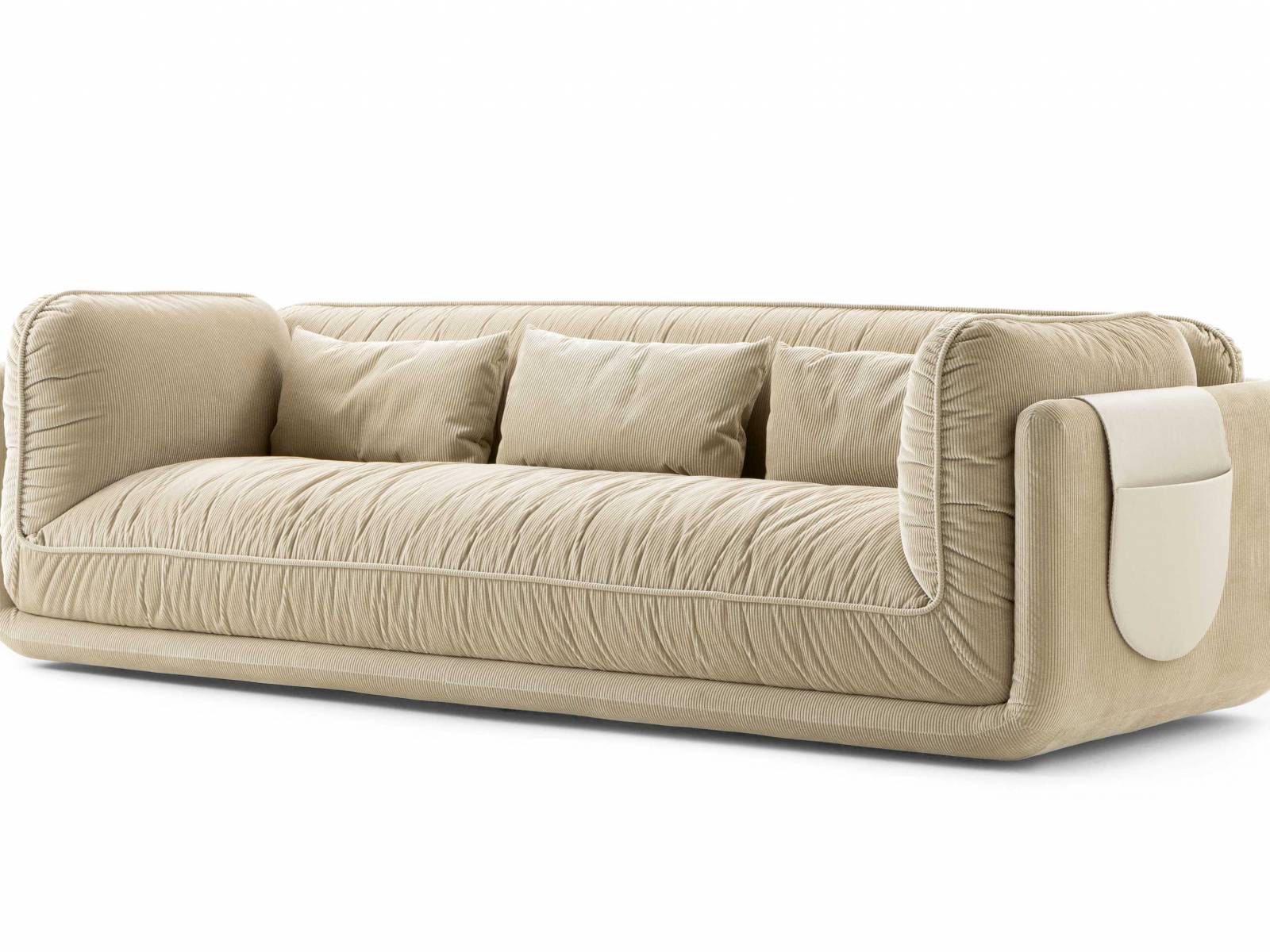 Studiopepe hat mit «Lunetta» ein charmantes Relax-Sofa mit niedriger Sitzhöhe entworfen. Es verfügt über eine elegante Aussenseite, ein weiches, plissiertes Polster und ist auf Wunsch mit seitlich angebrachtem Sofa-Pocket erhältlich. LEOLUX.DE