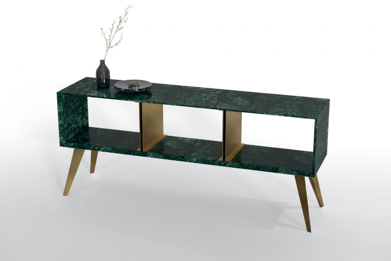 Für die Plattensammlung, Bücher oder einfach schöne Dinge: Seit 2017 fertigt das britische Unternehmen hochwertige Möbel wie das Regal «Zeus». Allen gemein ist der edle Materialmix aus Marmor, Holz und Bronze, der mittlerweile als Markenzeichen der Designerin Alexia Mintsouli gilt. Alex Mint.