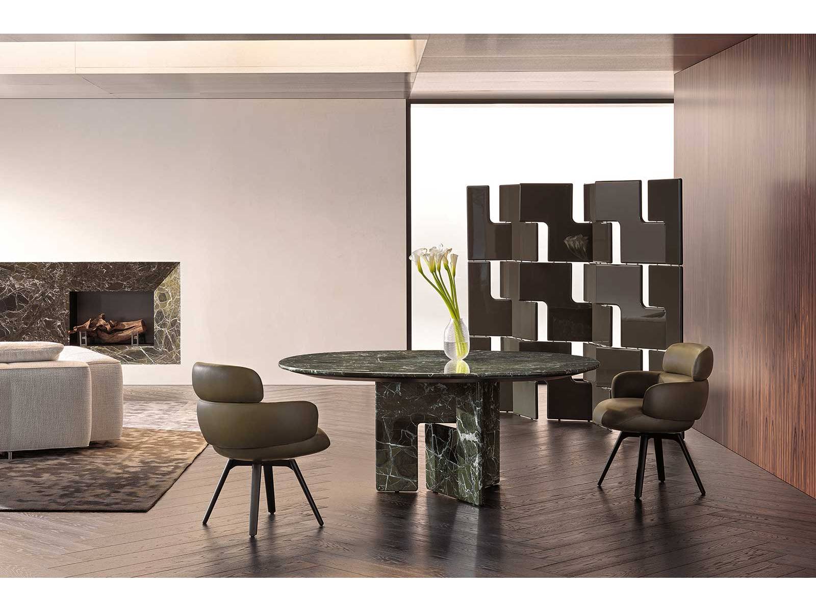 Geometrische Formen aus Marmor oder Holz fügen sich zu einer ausdrucksstarken Struktur, deren abgerundete Platte in verschiedenen Formen eine starke Präsenz im Raum entfaltet. Mit Tisch «Nico» lässt Hannes Peer den minimalistischen Geist der 1970er-Jahre in zeitloser Eleganz aufleben. MINOTTI.