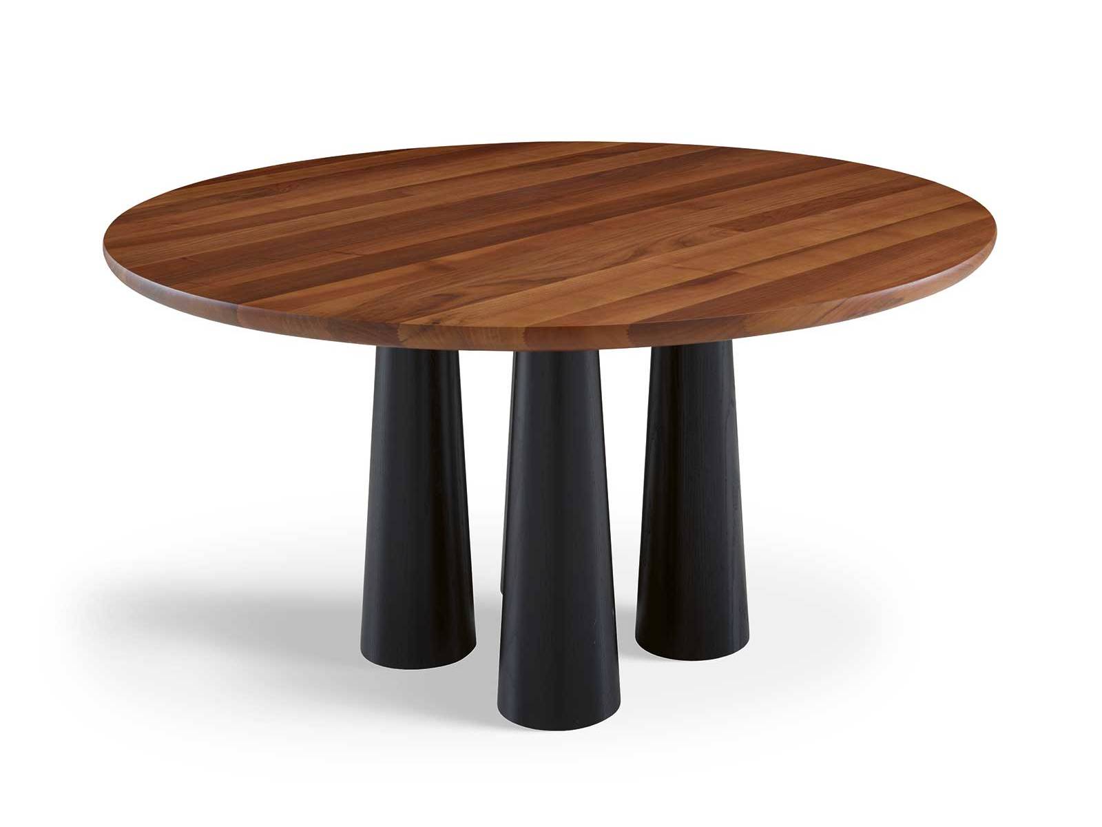 «Hashira» bedeutet Säule auf japanisch. Mehr Erklärung bedarf es kaum. Dass die vier konischen Holzbeine so angeordnet sind, dass sich die Sitzenden nicht daran stören, ist eine Selbstverständlichkeit für Designer Alain Gilles. LIGNE ROSET.