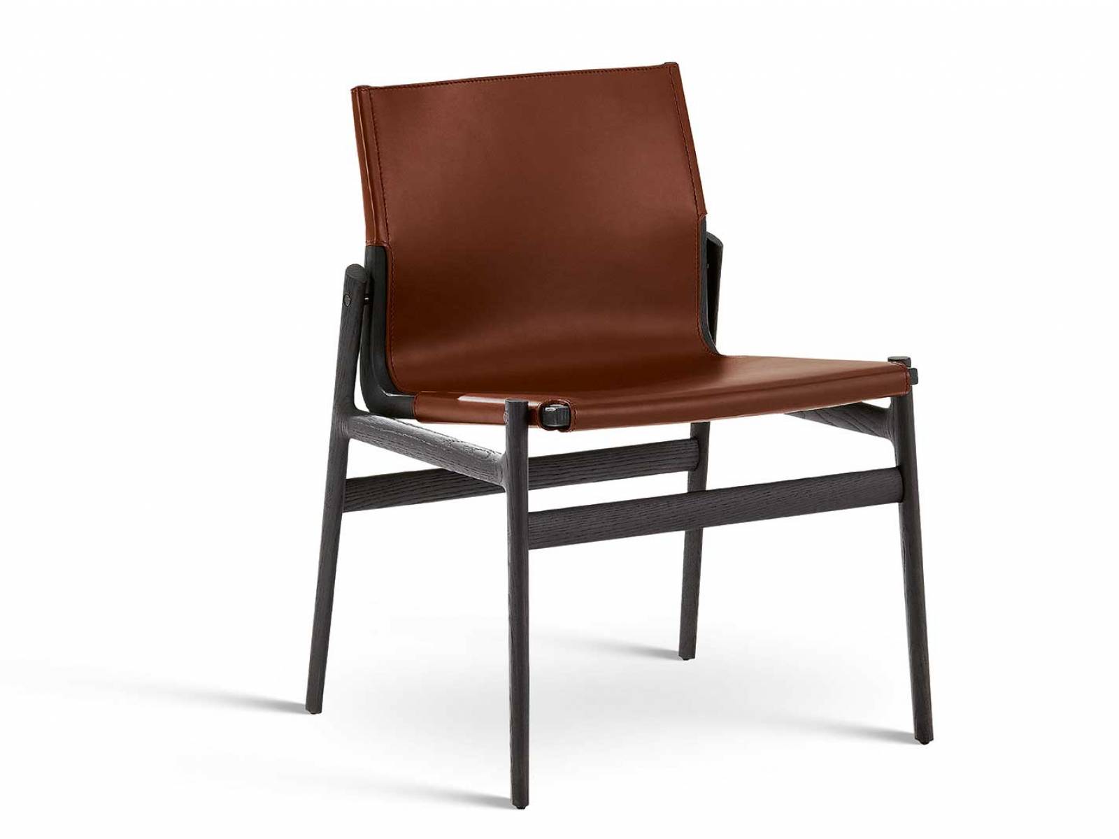 Die «Ipanema»-Kollektion von Jean-Marie Massaud wächst weiter: Die neue Stuhlvariante fasziniert mit einer handgefertigten, geschwungenen Lederpolsterung – komfortabel und markant. Die Holzstruktur setzt einen spannenden Kontrast und unterstreicht die skulpturale ­Eleganz des Designs. POLIFORM.