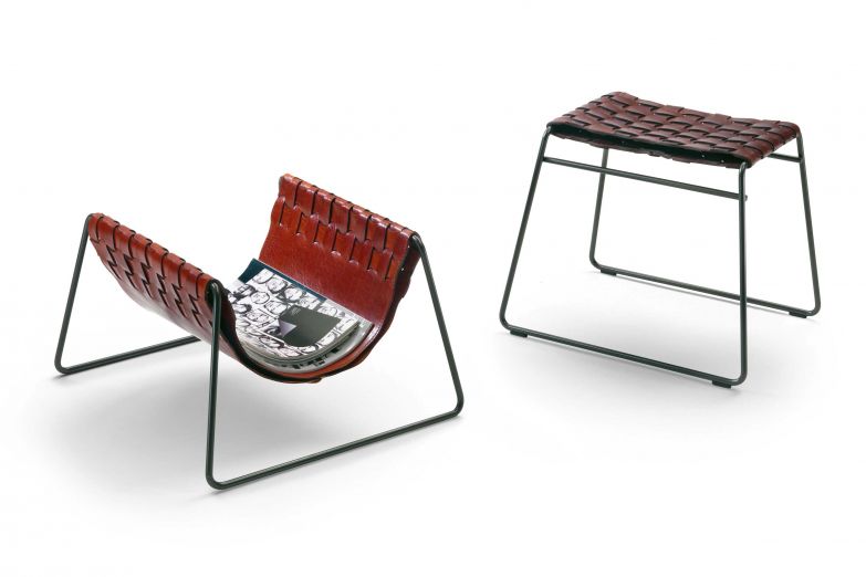 Die geflochtene Oberfläche von Hocker und Zeitungsständer «Mate» zeigt eindrücklich, wie viel Handwerk in der Arbeit mit Leder stecken kann. Alle Materialien, die das italienische Unternehmen verarbeitet, müssen hohe Qualitätsstandards erfüllen. Bei ihrer Auswahl wird das Kriterium der Nachhaltigkeit durch Nähe zum Unternehmen berücksichtigt. Design: Christophe Pillet. FLEXFORM.