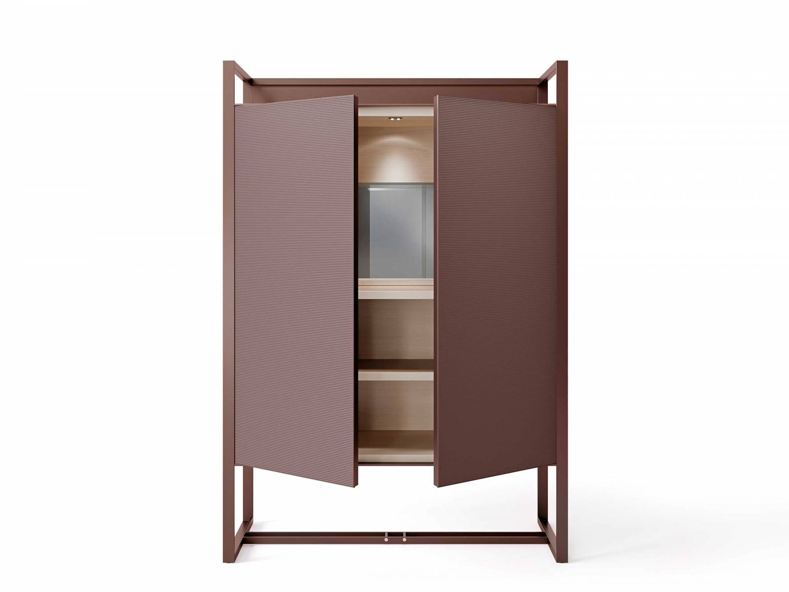 Der von Giuseppe Bavuso entworfene Barschrank «Rialto» zeichnet sich durch ein Brückenelement aus stranggepresstem Metall aus, das dem Möbel Leichtigkeit und Transparenz verleiht. Die Struktur ist in 46 Farben erhältlich, für die Türen stehen glänzendes und mattes Glas sowie Holz zur Auswahl. RIMADESIO.