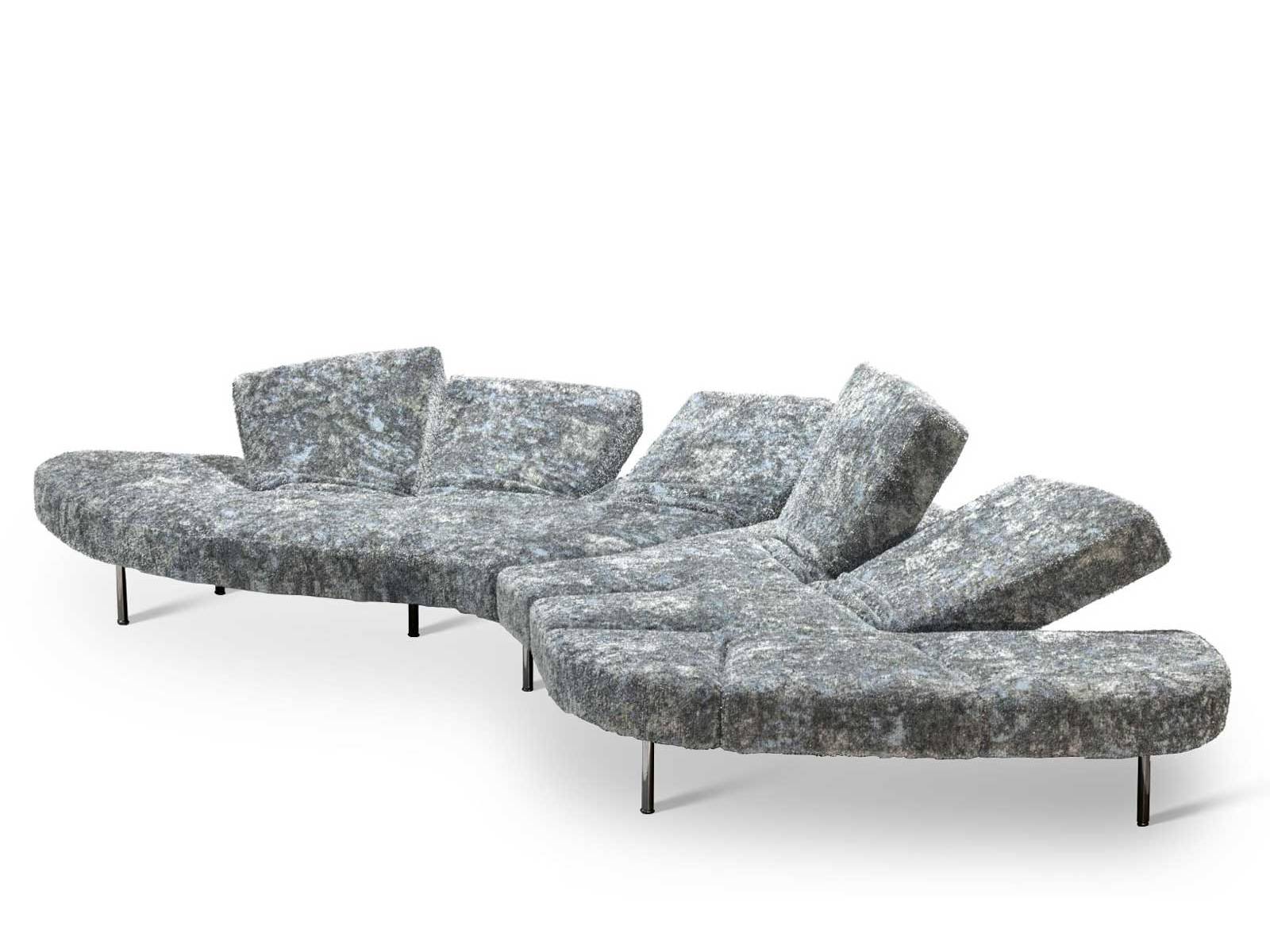 Monica Mazzei, die stille Alchimistin von Edra, lässt mit den Stoffen der Kollektion «Gems» Sitzmöbel in den Farben edler Steine erstrahlen. Jede Textur präsentiert sich wie ein Fundstück aus der Schatzkammer der Natur - lebendig, tief und voller Überraschungen. Foto Moggi. EDRA.