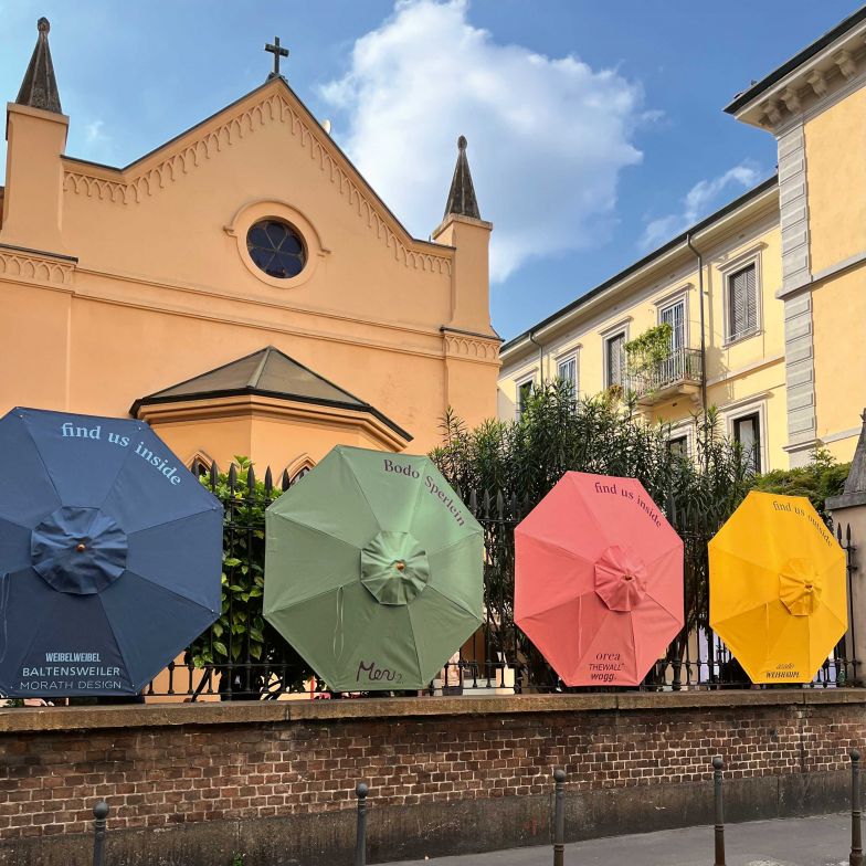 Via Solferino ist eine beliebte Adresse im Brera Design District. Hier, an der Nummer 17 in einer alten Kirche, fanden sich gleich mehrere Schweizer Unternehmen zusammen, um unter dem Konzept «Menu 2», kuratiert von Designer Bodo Sperlein, ihre Neuheiten zu zeigen. Unter ihnen Firmen wie Orea AG, Wogg AG, Morath AG Design, Azado, Edelgrund etc.