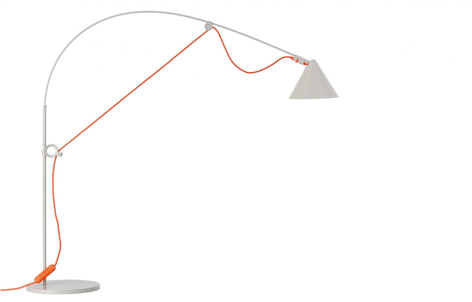 Die Leuchte «Ayno» wurde als Sieger in der Kategorie «Vorreiter» des ersten Deutschen Nachhaltigkeitspreis Design 2021 ausgezeichnet. Der Hersteller garantiert nicht nur eine lange Lebensdauer, die Leuchten sind dank Steckverbindungen werkzeugfrei montier- und demontierbar sowie wartungsfrei. Leuchtenkopf, LED, Trafo oder auch die gesamte Kabeleinheit sind eigenständig austauschbar. Nachhaltig ist die Leuchte zudem durch den sehr geringen, ressourcensparenden Materialeinsatz. Alle drei verwendeten Baustoffe – Stahl, Fiberglas und Polycarbonat – sind durch den Anwender einfach trenn- und vollständig recycelbar. MIDGARD.