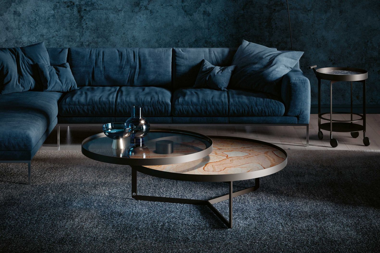 Der Familienbetrieb fertigt seit über 50 Jahren weitestgehend von Hand hochwertige Ess- und Couchtische aus Naturstein, die garantiert zum Erbstück werden. 180 Sorten stehen dafür im Steinpark in Immenstaad am Bodensee bereit. Damit jeder seine persönliche Platte für einen Esstisch individuell auswählen und sogar den Zuschnitt festlegen kann, bietet der Hersteller die Möglichkeit, die Manufaktur und den Steinpark zu besuchen. Wer den Weg nicht auf sich nehmen kann, dem steht auf der Webseite ein Online-Tool zur Steinreservierung zur Verfügung. DRAENERT.