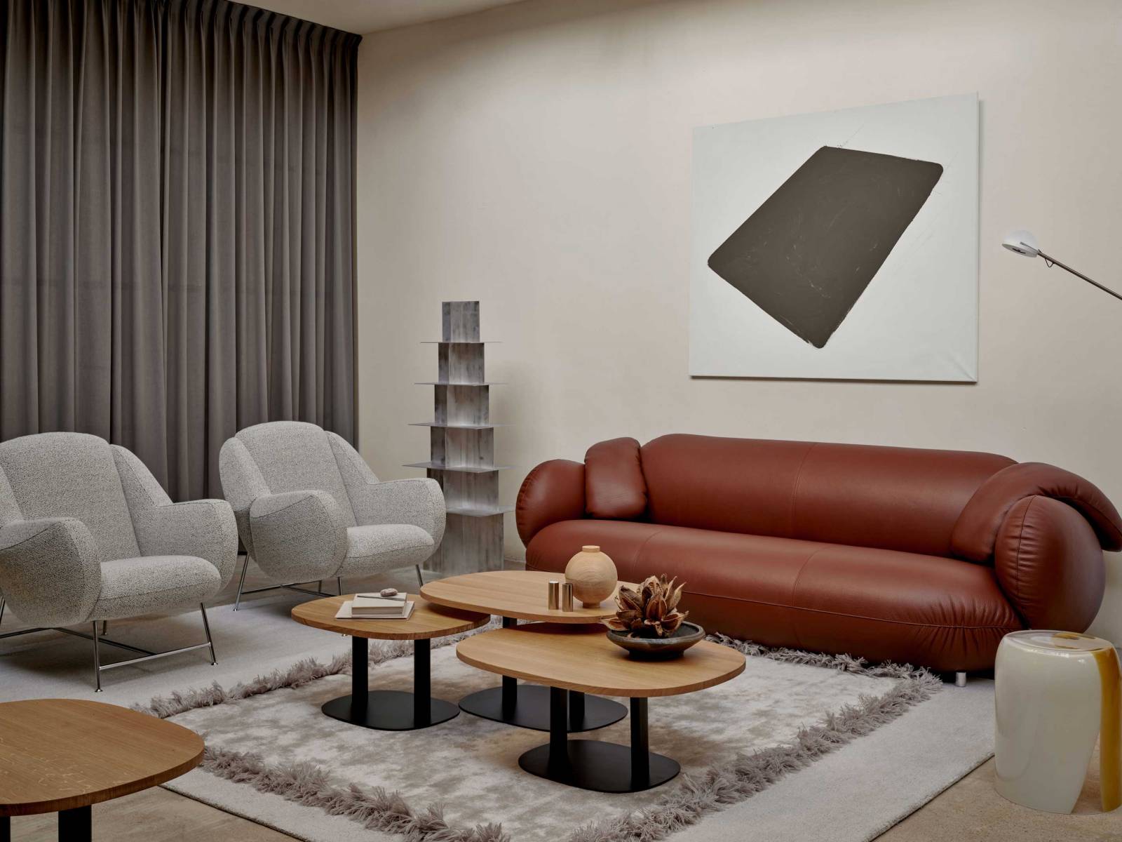 Ein Gebäck aus Finnland gab «Pulla» nicht nur seinen Namen, sondern diente auch als Inspiration. Sitz, Rücken und Armlehnen des Sofas überlappen sich und werden, wie der Teig des Gebäcks, an den Berührungspunkten sanft zusammengedrückt. Leolux.