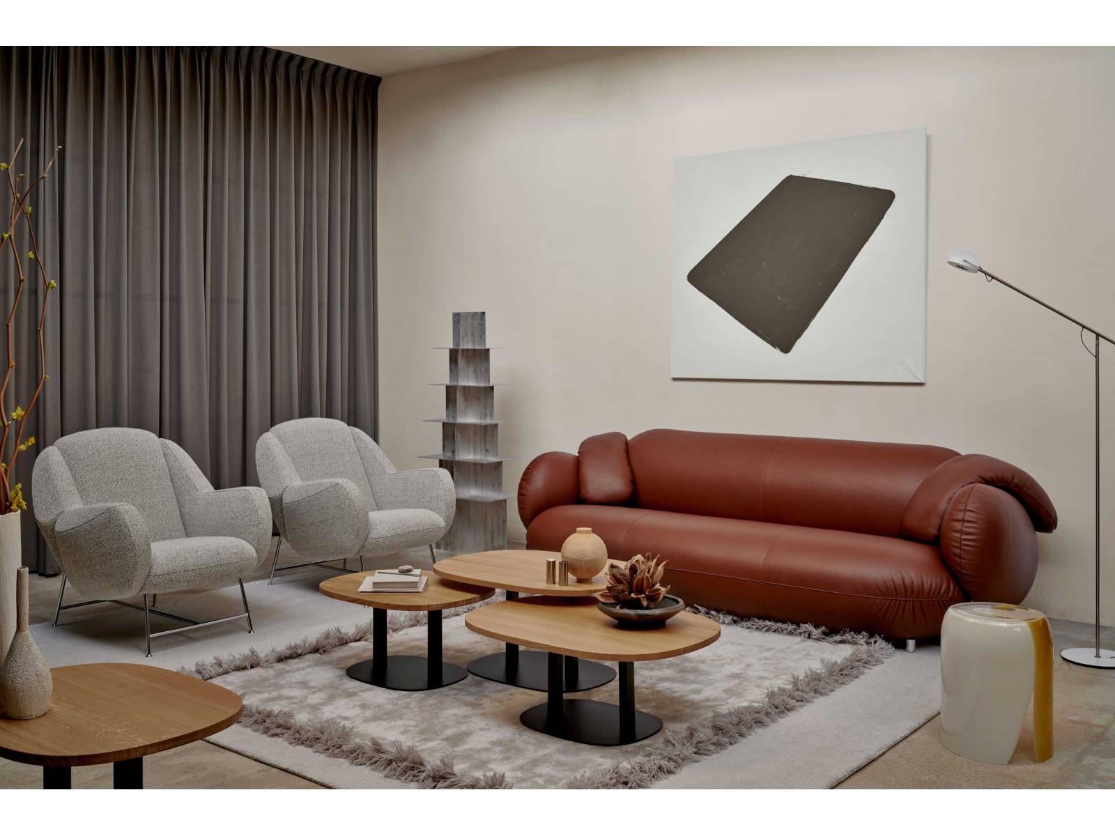 Ein Gebäck aus Finnland gab «Pulla» nicht nur seinen Namen, sondern diente auch als Inspiration. Sitz, Rücken und Armlehnen des Sofas überlappen sich und werden, wie der Teig des Gebäcks, an den Berührungspunkten sanft zusammengedrückt. Leolux.