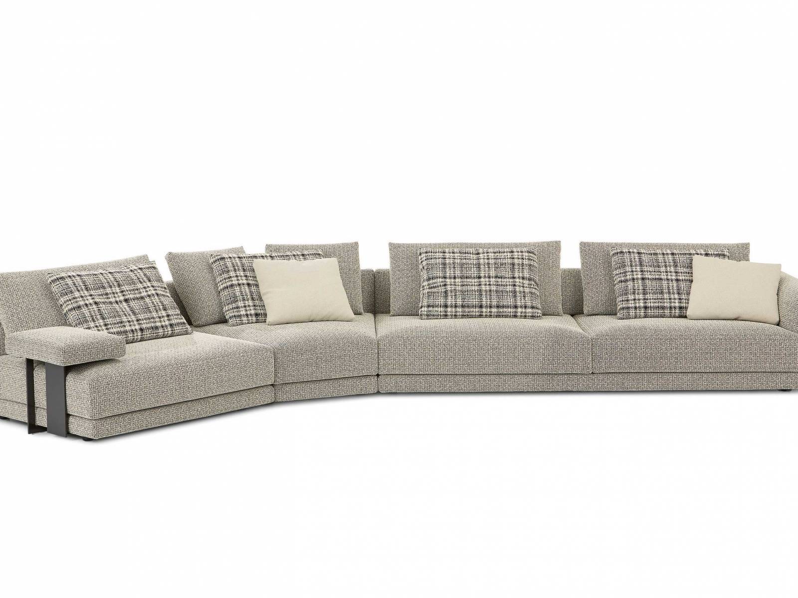 Das Design von «Bristol» ist nicht neu, jedoch weist das Sofa nun nach einer Überarbeitung mehr Komfort auf. Das Modell von Jean-Marie Massaud gibt es fest konfiguriert oder als modulare Version in freier Zusammenstellung. Poliform.