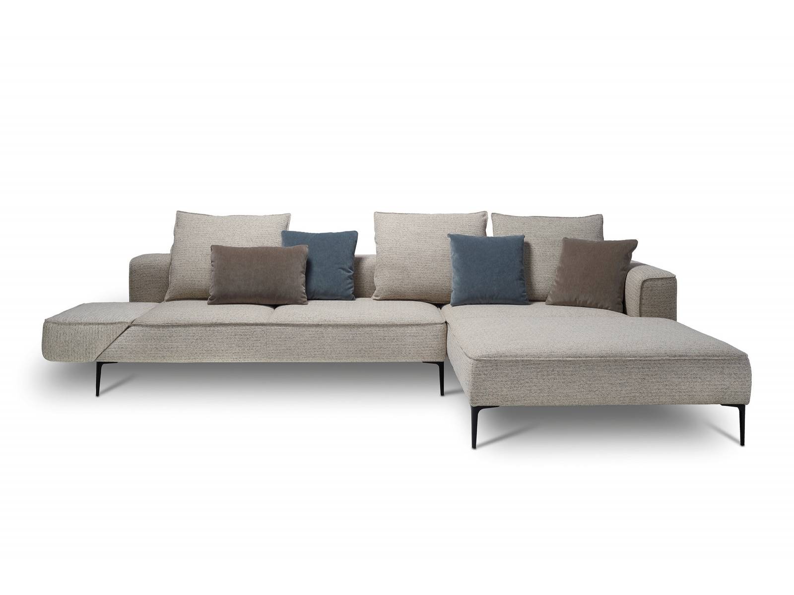 Das Sofa «Longueville» neu zu gestalten, war der Auftrag des belgischen Designstudios Verhaert New Products. Das Ergebnis ist ein Polstermöbel, das sich durch einen stilvollen und zugleich lässigen Look auszeichnet und dank klappbarer Armlehnen auch zum Schlafen ausreichend Platz bietet. Jori.