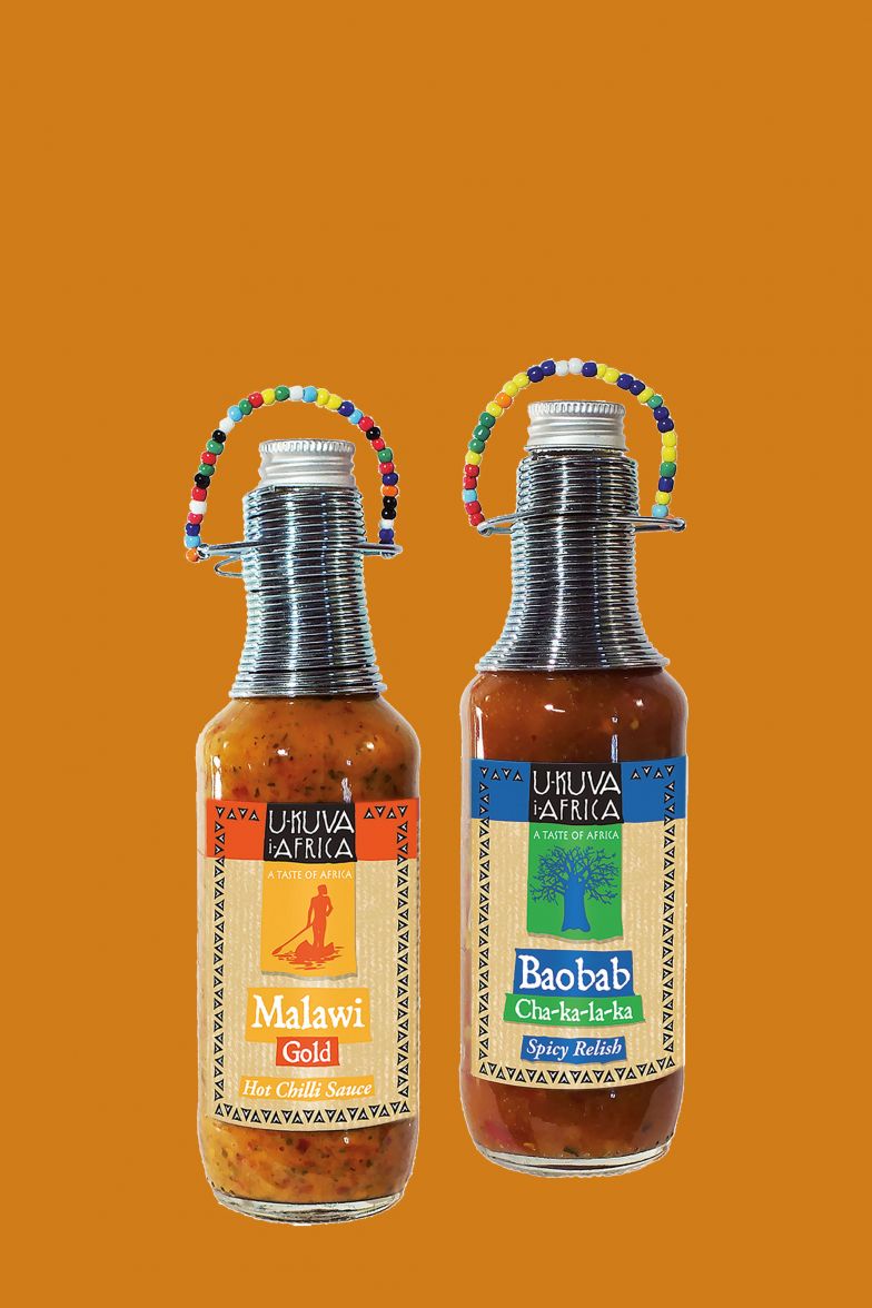Nichts kann Erinnerungen besser wecken als ein bestimmter Geruch oder Geschmack. «Baobab» und «Malawy Gold» bilden da keine Ausnahme. Das würzige Relish und die scharfe Chili-Sauce vermitteln sofort das Gefühl, sich in weiter Ferne zu befinden. Diese und weitere landestypische Köstlichkeiten werden aus natürlichen Zutaten unter den Bedingungen des Fairen Handels in Cape Town produziert. Ukuva. 