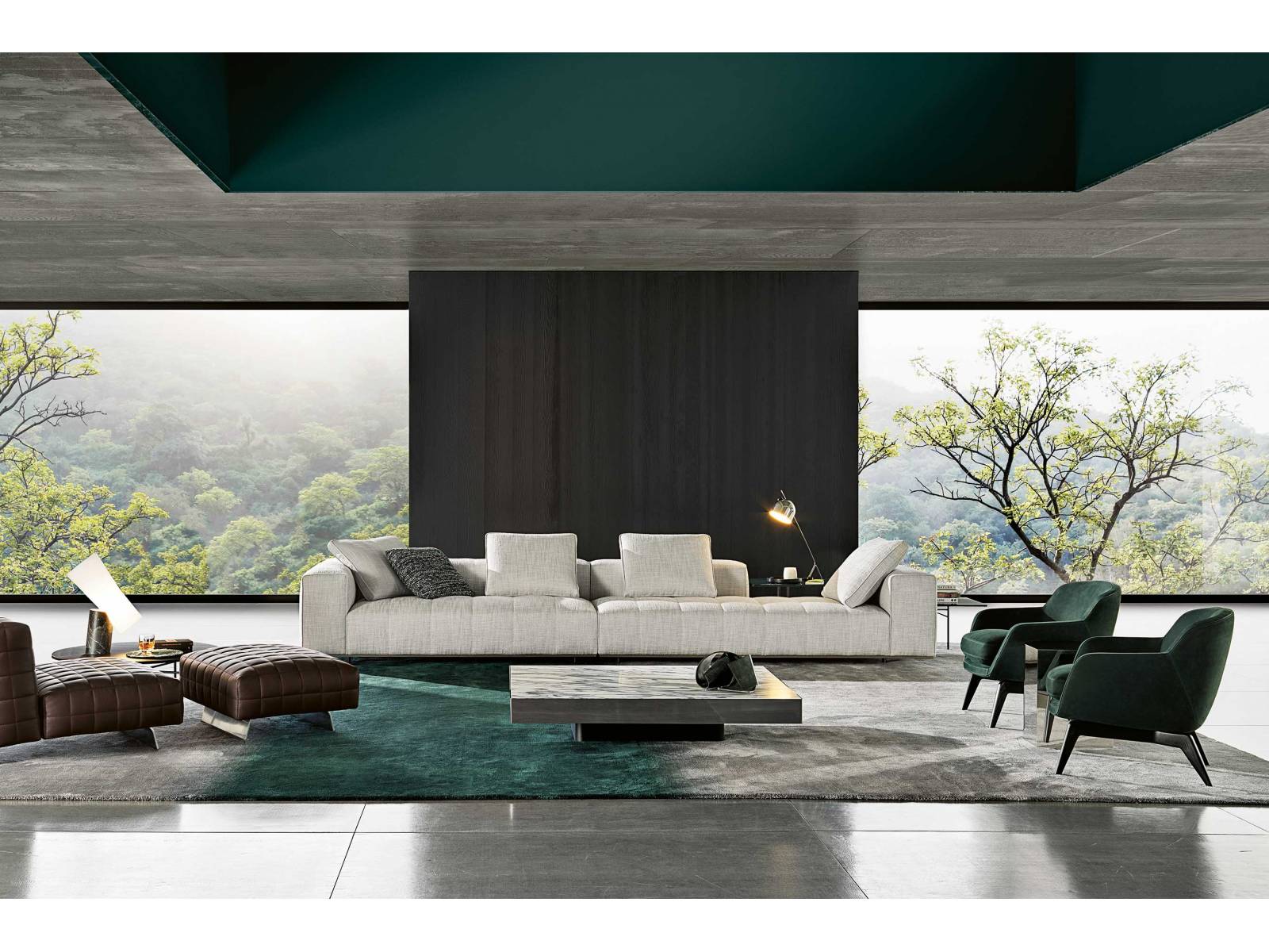 Das modulare Sitzprogramm »Goodman» von Rodolfo Dordoni Design ist vom grafischen Charakter der 1970er-Jahre gezeichnet: Die Matelassé-Naht wirft Schatten und Licht auf die Sitzfläche, wodurch der Eindruck einer gesteppten Querpolsterung entsteht und den Komfort der weichen Polsterung betont. Dank ihres scheinbaren Schwebezustands kommen die blockförmigen, kompakten Sofamodule erstaunlich leicht daher. MINOTTI.