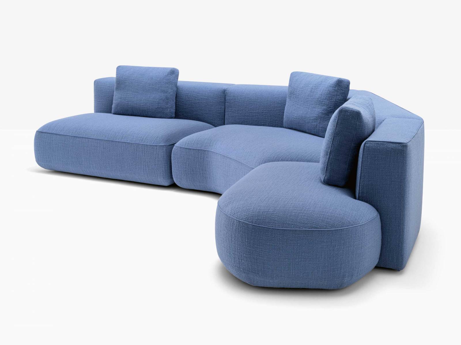 Dürfen wir vorstellen? «Jeff», eine starke Persönlichkeit, die sich in jeder Konfiguration selbstbewusst im Raum präsentiert. Sämtliche Elemente des modularen Sofasystems sind in einen hochwertigen Kvadrat-Stoff gekleidet und erzielen durch dessen komplexe und raffinierte Mischung von Farben und Texturen eine elegante Wirkung. Design: Patrick Norguet. PEDRALLI.