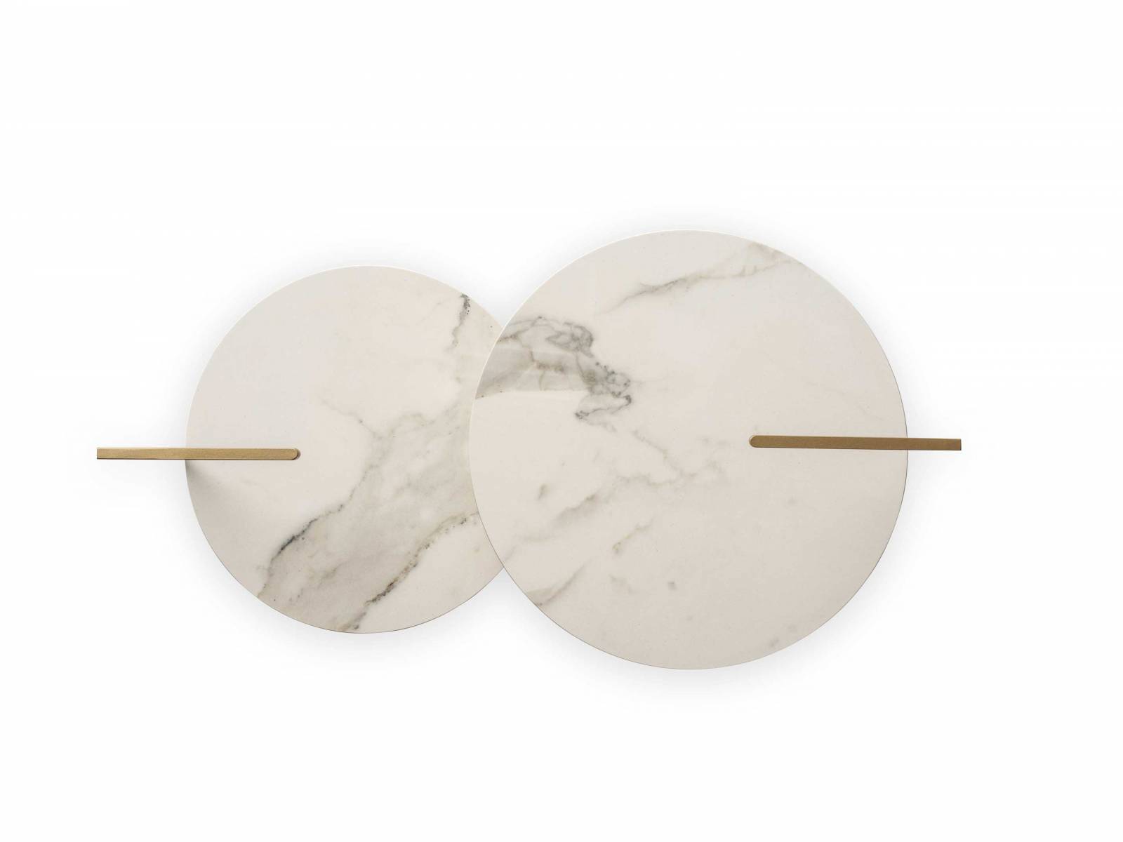 Bei «Carry» ist der Name Programm: Der kleine Tisch, bestehend aus einem grafischen Gestell, auf das eine dekorative Keramikplatte aufliegt, lässt sich mit nur einem Griff hochheben und tragen. Design: Klaus Nolting. MÖLLER DESIGN.